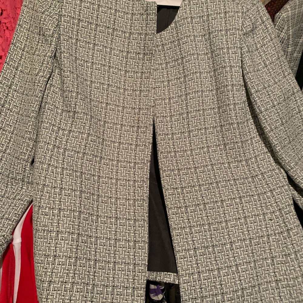 Women’s Bkazers - Picture 13 of 16